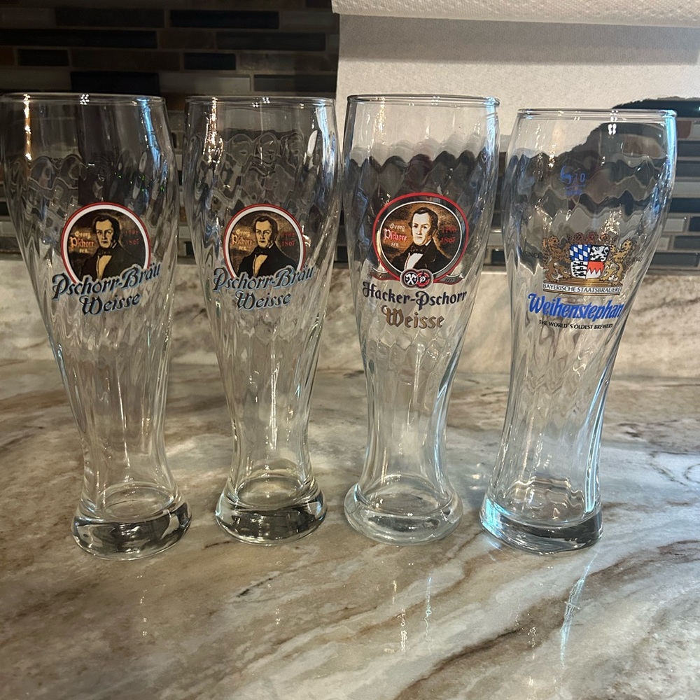 4-beer .5 liter glasses. EUC